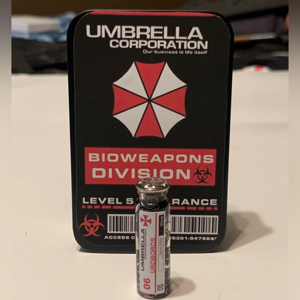 Resident Evil 5 - UROBORUS VIRUS VIAL - 1.25inches